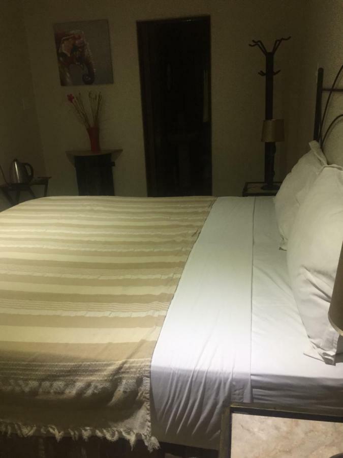 Elephant Lodge Guesthouse Vanderbijlpark Ngoại thất bức ảnh