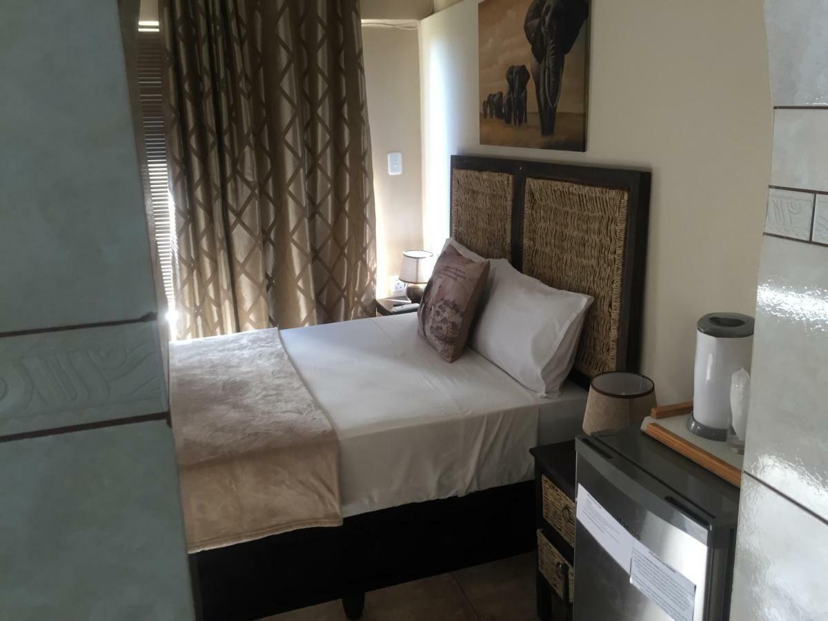 Elephant Lodge Guesthouse Vanderbijlpark Ngoại thất bức ảnh